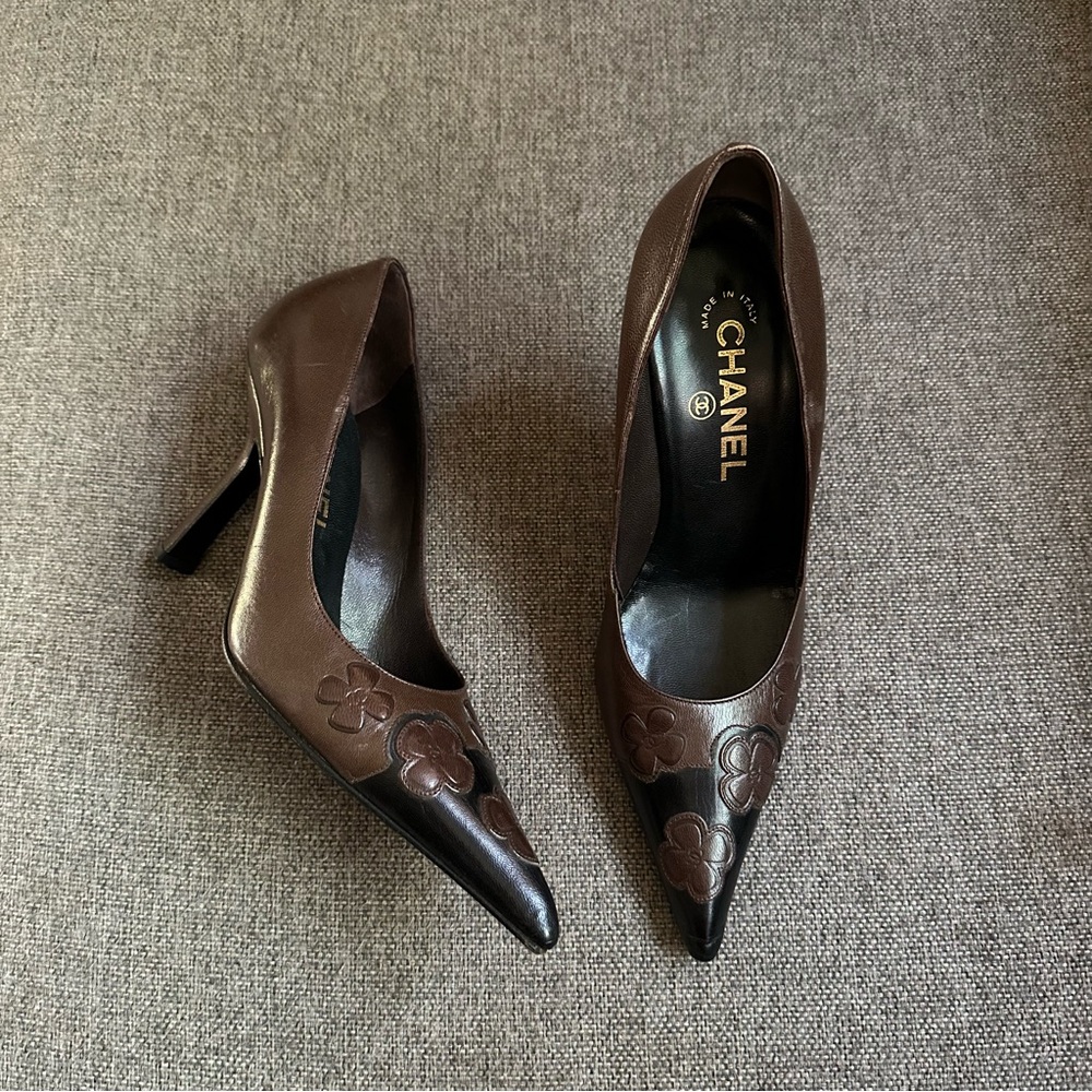 Vintage brown camellia Chanel heels